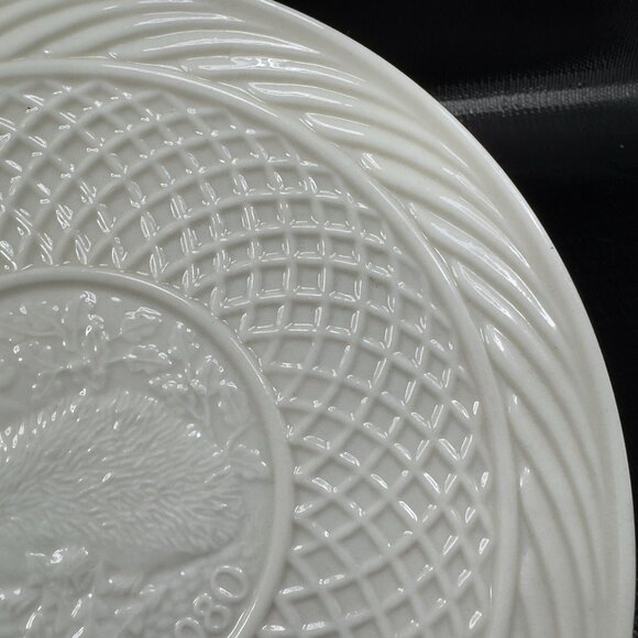 Belleek Christmas 9inch Plate Dish Fine Porcelain 1980 The Hedgehog Ireland VTG - Picture 7 of 11